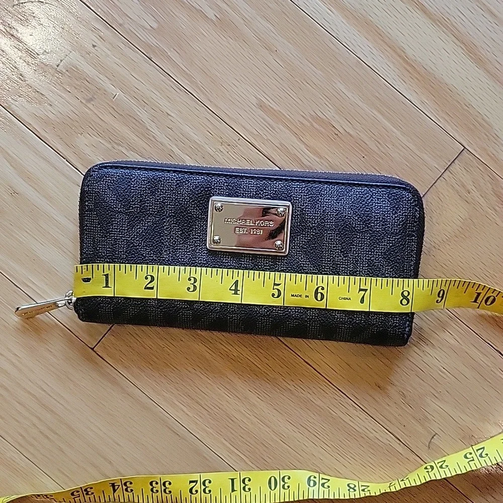 Michael Kors Vintage Jet Set Continental Full Zip Logo Wallet